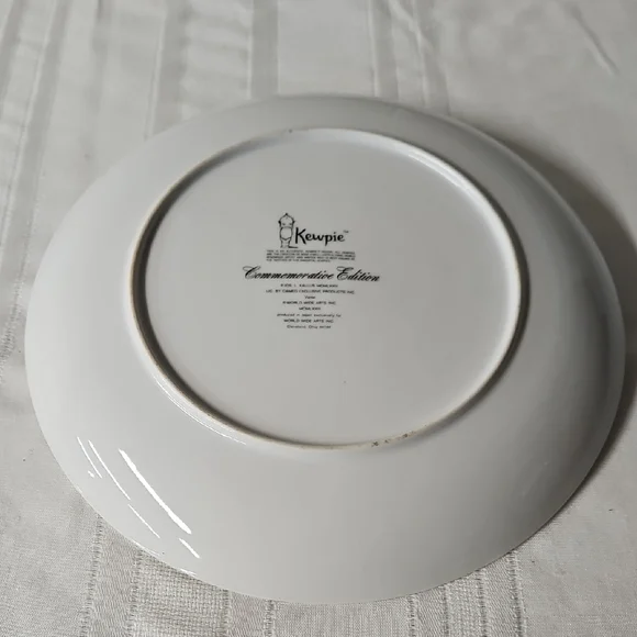 Vintage Christmas Plate with Santa Design - Picture 2 of 3